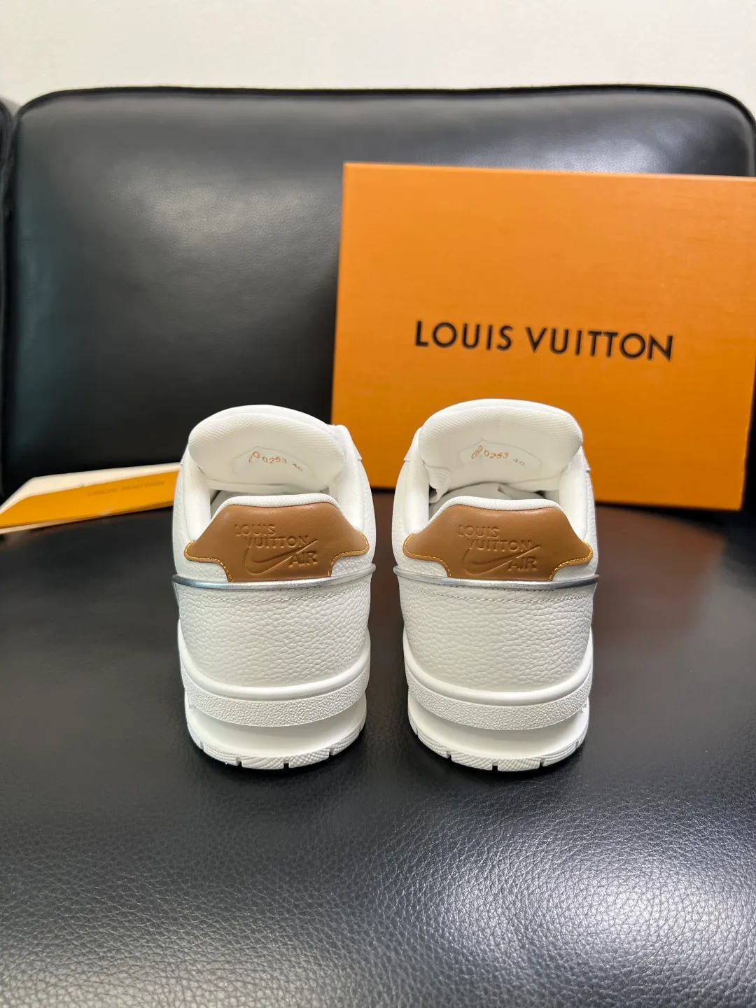 Men's shoes 💰840 Lv high quality top crafts Louis Vuitton, sports sneakers counter synchronization, uppers imported from Italy, high-quality splicing colorful complex crafts, imported mesh pads soft and comfortable, soles: original soles specially provided by the original factory, T men's shoes 💰U exclusive movable molded soles super comfortable, original factory single goods, code number 39-44 (customized 38 45)